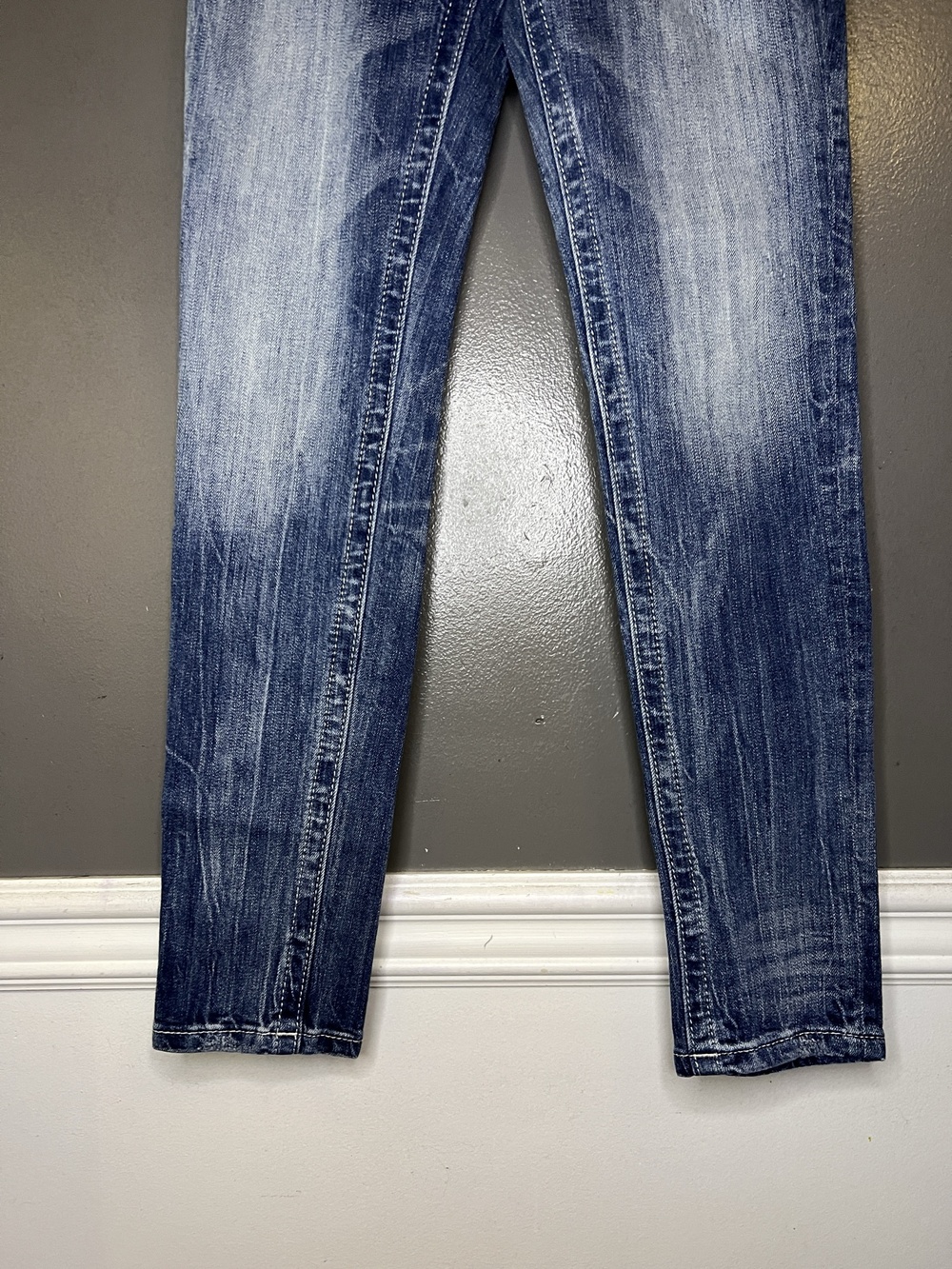 Miss Me Mid Rise Cuffed Skinny Jeans Womens 26 Medium Wash Blue Distressed Denim - Picture 3 of 13
